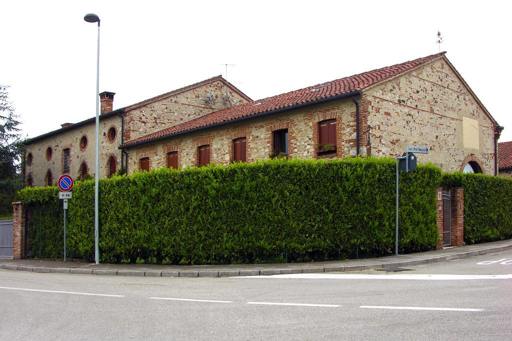 Gasthaus Locanda La Corte Dei Galli Carre Exterior foto